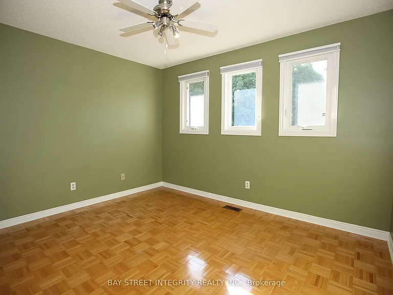 1906 Stoneybrook Ct — Photo 9