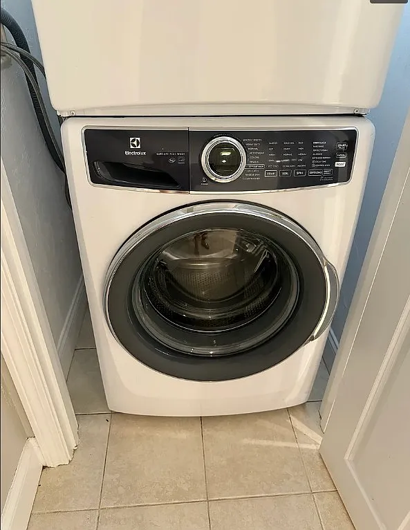 3 bed, 1000 sqft, $2,050 — Photo 4