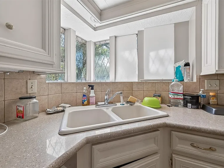 11302 Hylander Dr — Photo 16