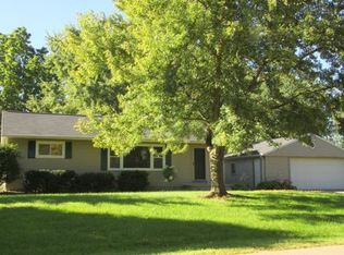 4021 N Pine Dell Dr, Lansing, MI 48911