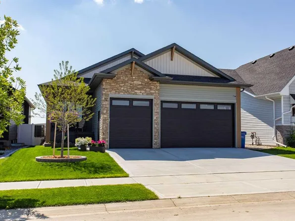12 N Emmett Cres, Red Deer, AB T4P 3G8