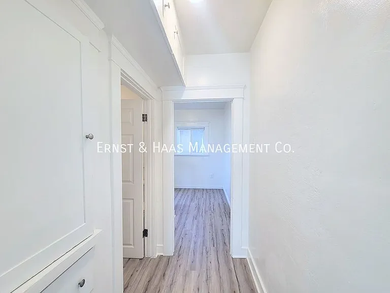 2068 Linden Ave — Photo 14