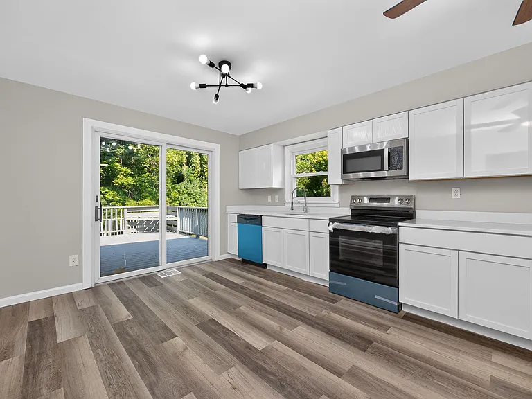 904 Locust Corner Rd — Photo 15