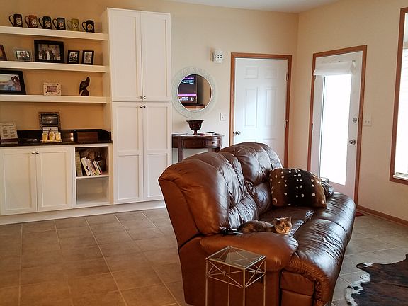 2nd image of 527 Kelsey Ln