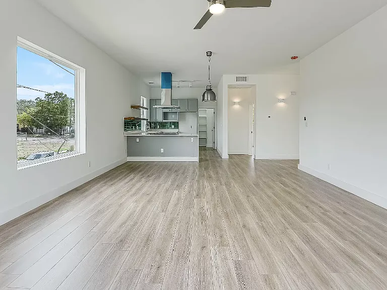 606 S Hackberry — Photo 14