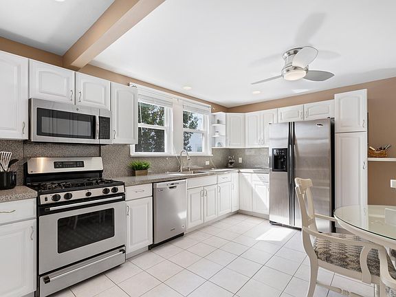 4th image of 239 Fairview Ave Floor 1