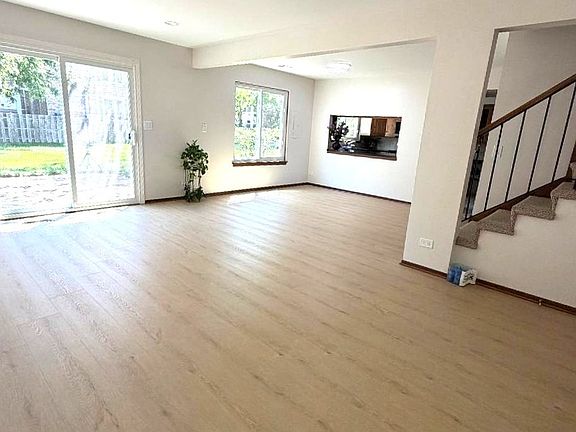 3rd image of 31 Buckingham Ln #31