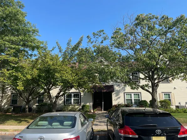 1108 Pinhorn Dr, Bridgewater, NJ 08807