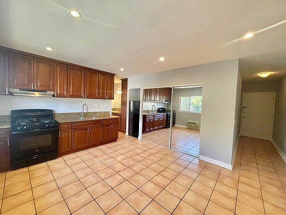 4th image of 1154 N Gower St APT 18