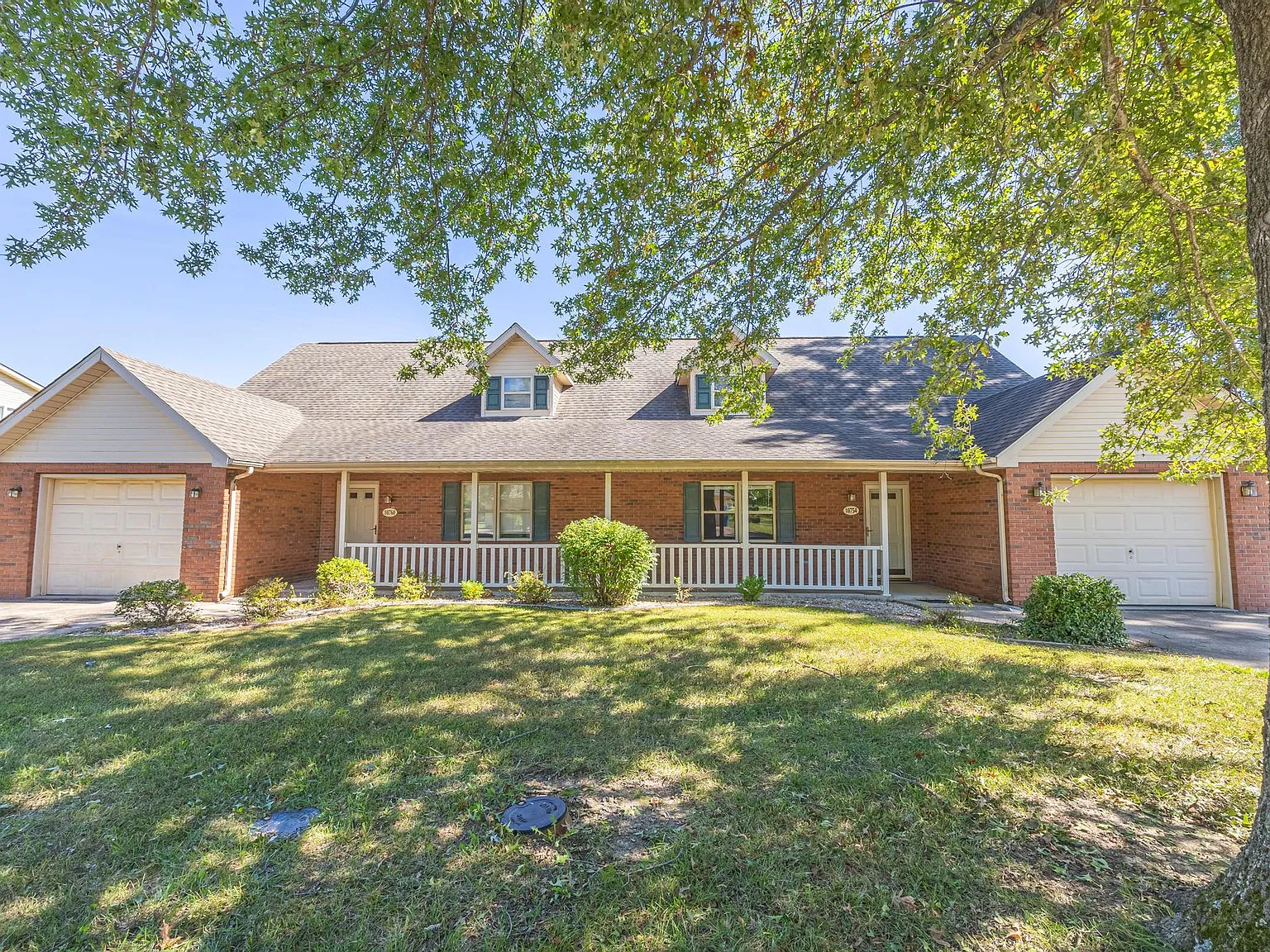 10896 Oak Blvd — Photo 2