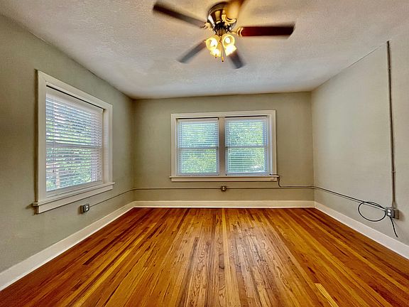 3rd image of 3715 Summit St APT 202
