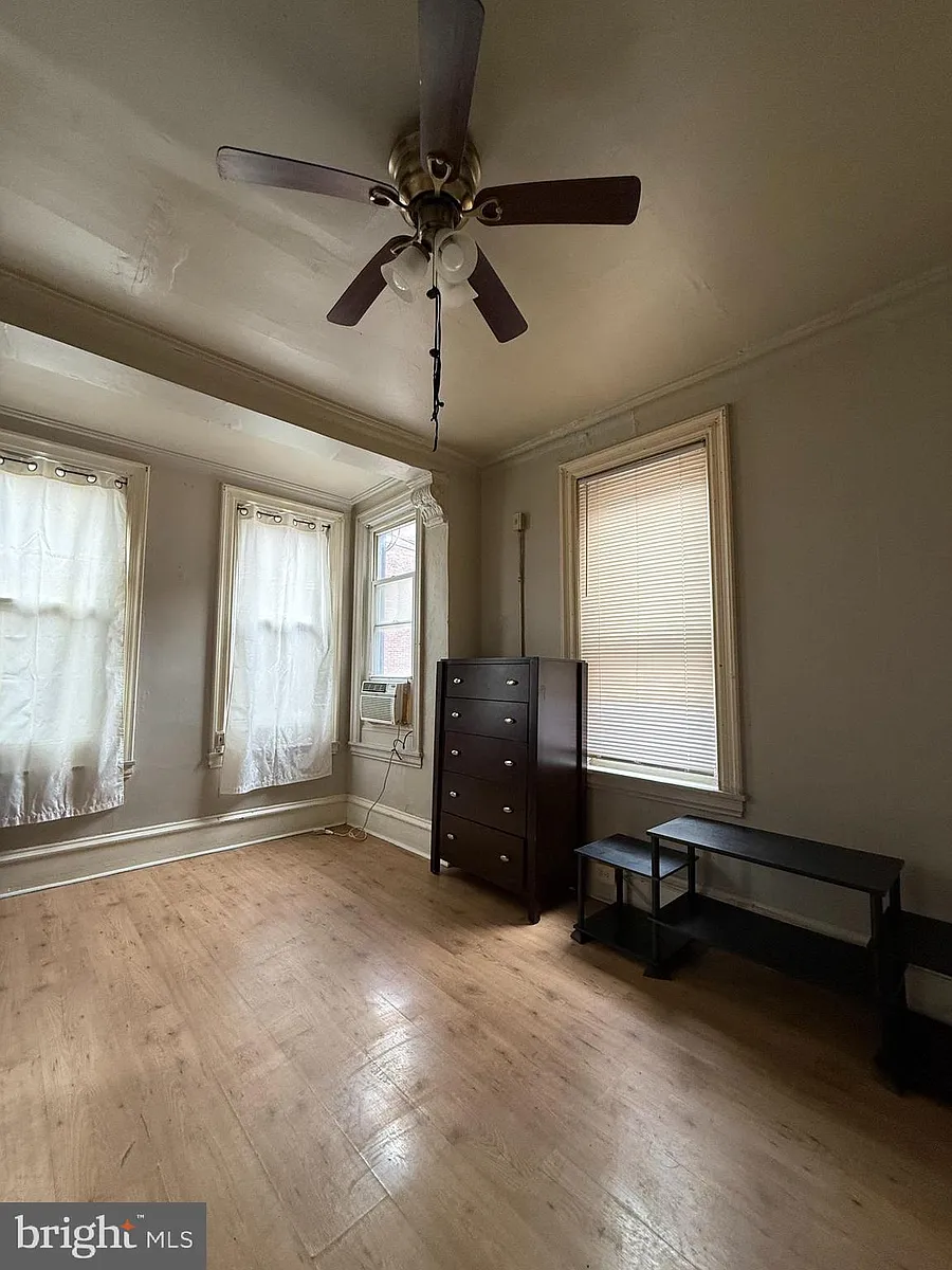 Building Photo - 3258 N Park Ave #2F