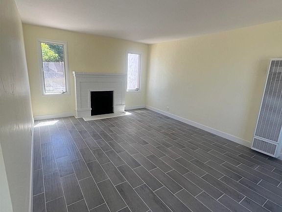 4th image of 5152 Hilltop Dr