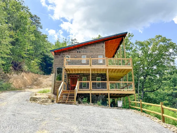 2135 Cascades Ct, Sevierville, TN 37862