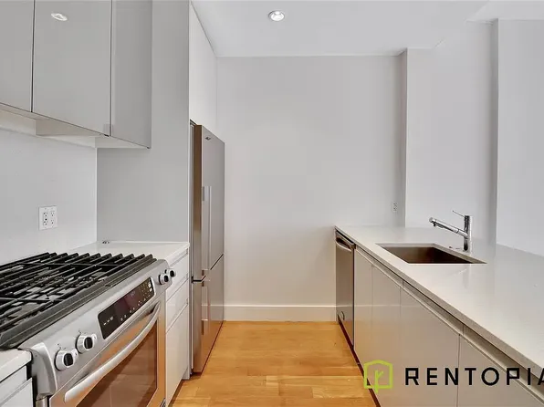 2-26 50th Avenue image 4 of 8