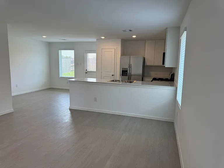 706 Zuppino Ln — Photo 9