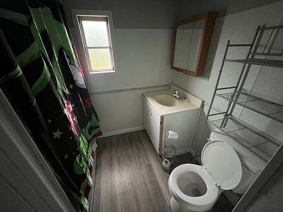 4th image of 290 Carlson Dr