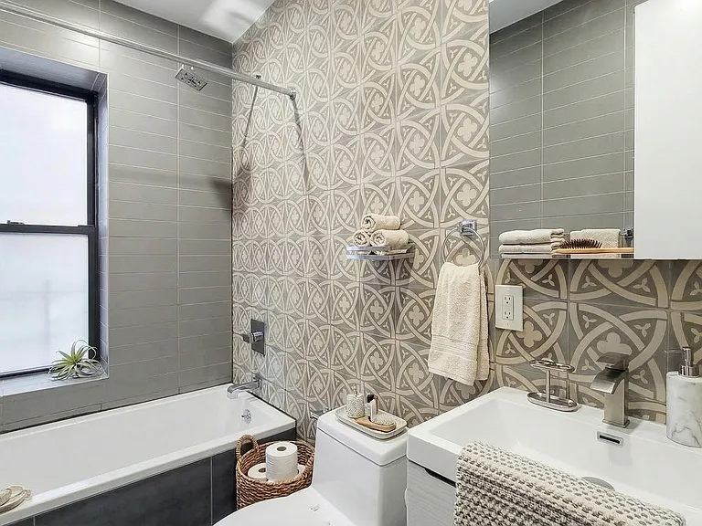 445 Lenox Ave #6 — Photo 3