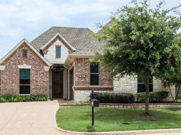 5915 Dry Creek Ln, Arlington, TX 76017