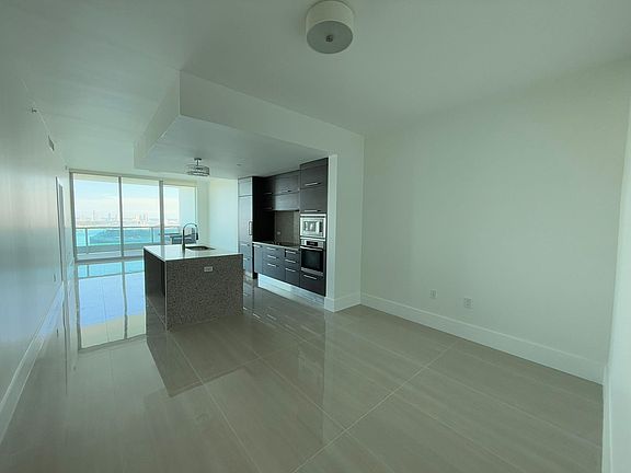3rd image of 900 Biscayne Blvd APT 2807