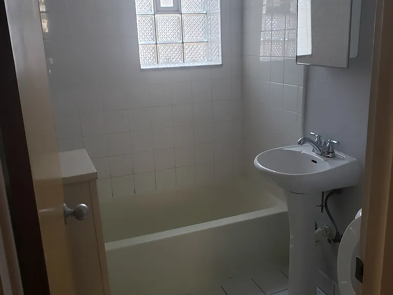 4228 N. Kenmore Avenue — Photo 10