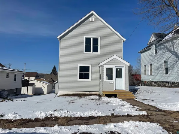 125 1st St, Proctor, MN 55810