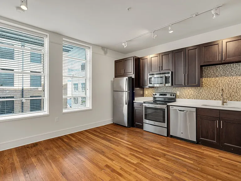 The Howard Luxury Apartments — Photo 44