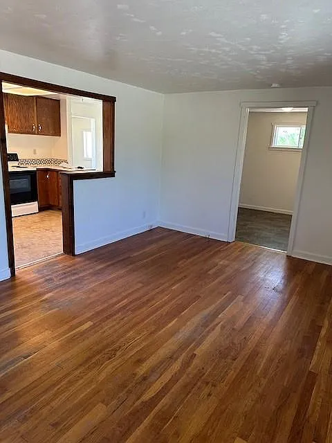 3 bed, 1001 sqft, $1,595 — Photo 4