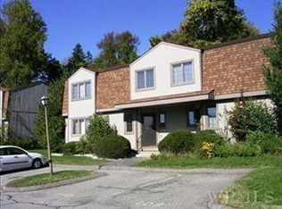 8 Maple Crest Dr, Peekskill, NY 10566