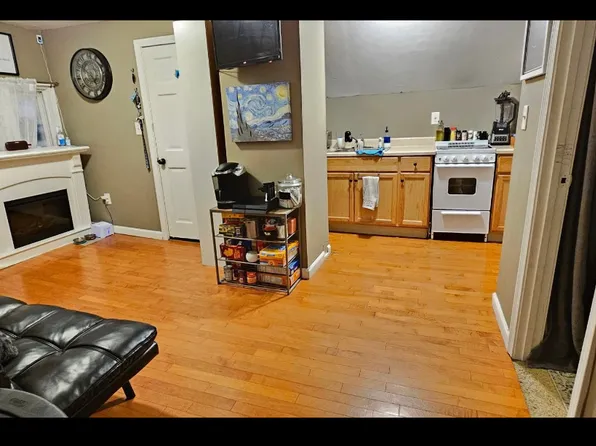 902 Bedford St APT 3, Whitman, MA 02382