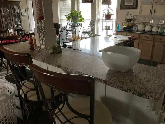 4th image of 379 Conner St