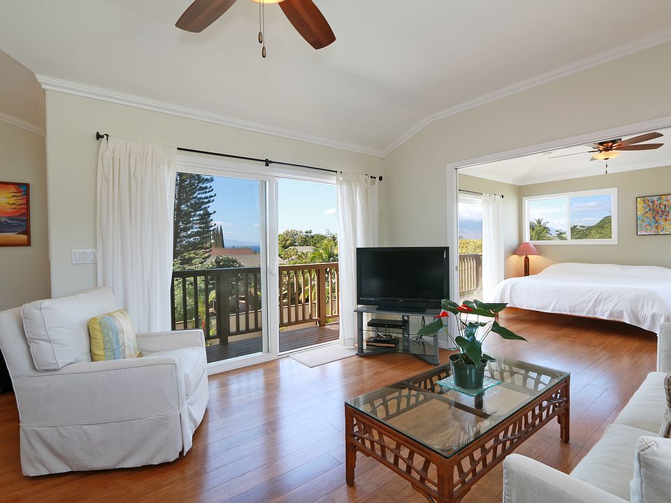 Living room with ocean view. Door to bedroom is open, can be closed.