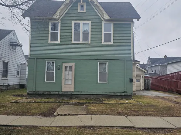 213 E Saint Clair St, Marine City, MI 48039