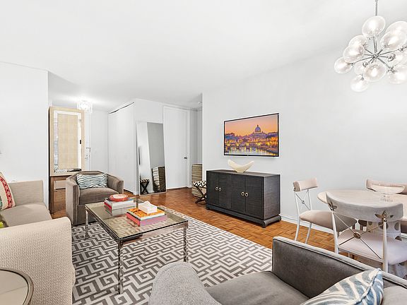 3rd image of 201 W 72nd St APT 6G