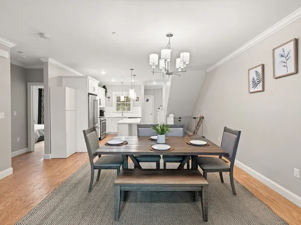 165 Cambridge Rd #4, Woburn, MA 01801