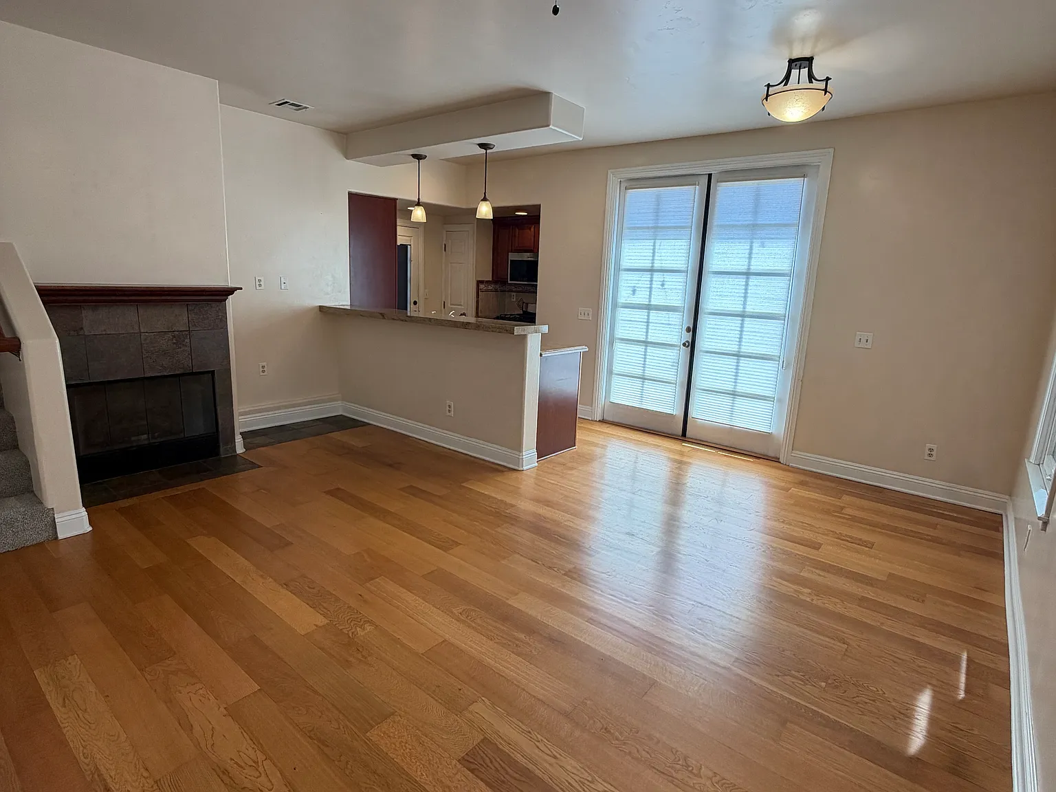 2 bed, 1280 sqft, $4,100 — Photo 3
