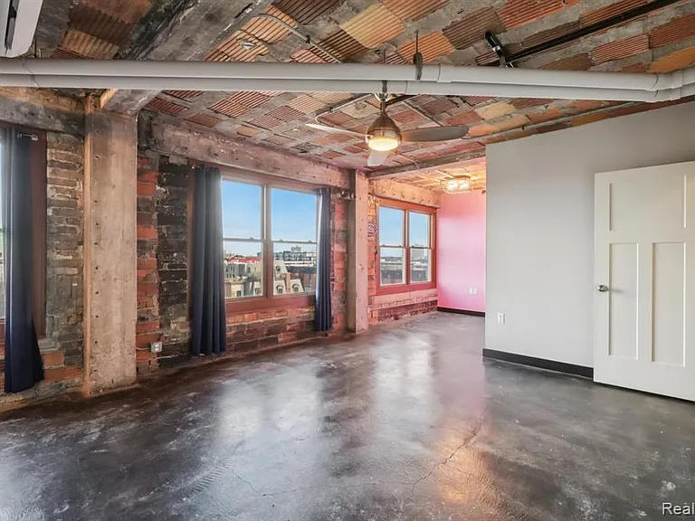 2915 John R St #502 — Photo 10