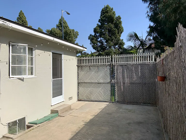2599 Wellesley Ave — Photo 9