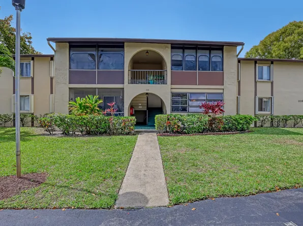 339 Pine Ridge Circle #D-1, Greenacres, FL 33463