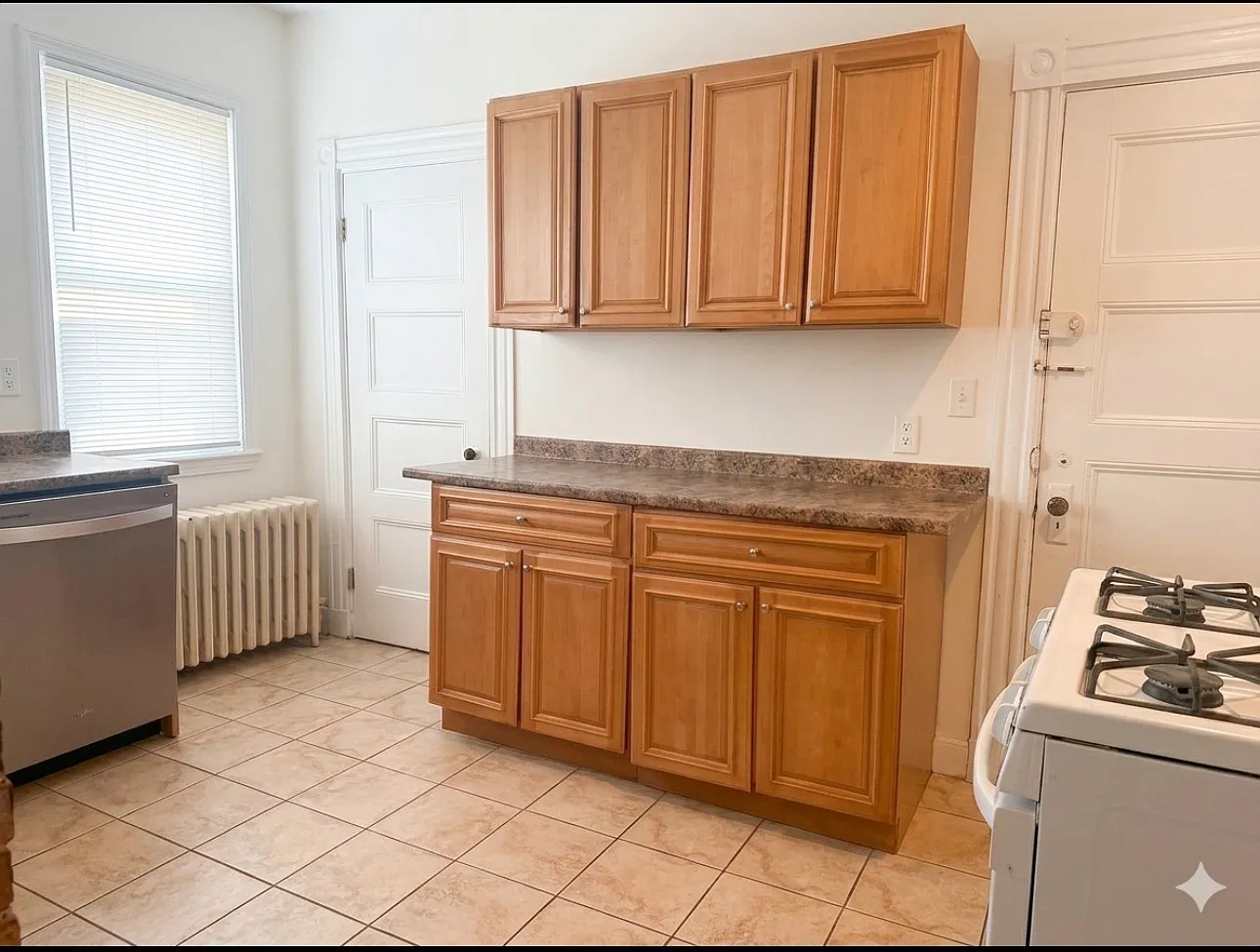 3 bed, 1235 sqft, $2,950 — Photo 4