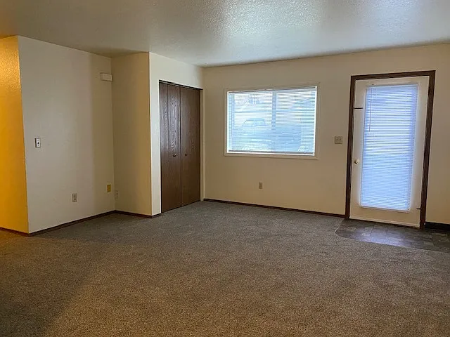 3 bed, 2.0 bath, $1,400 — Photo 2