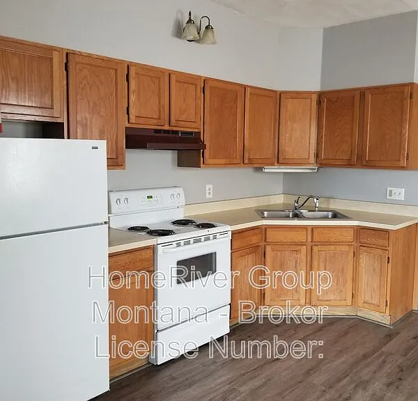 536 S 3rd St W — Photo 4
