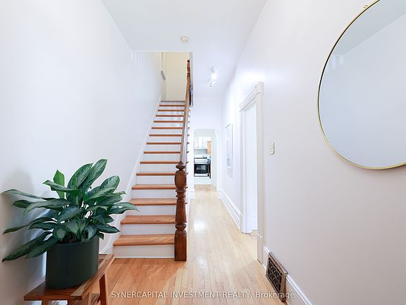 3rd image of 143 Arthur St W