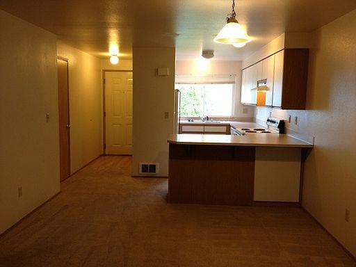 4th image of 447 NE Ellis Way APT C102