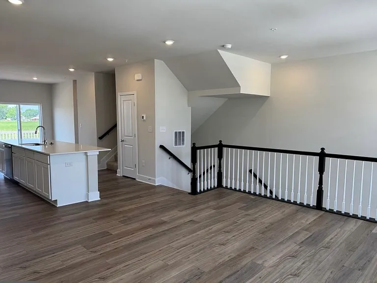 1312 Lake Lucerne Ln — Photo 2