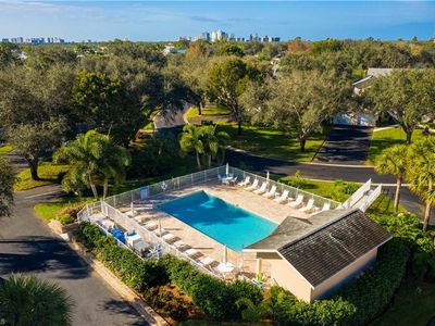 743 Wiggins Lake Dr APT 202, Naples, FL, 34110