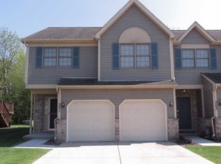 301 River Bluff Dr #3, Carpentersville, IL