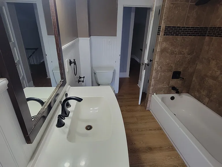 437 E Doty Ave — Photo 25