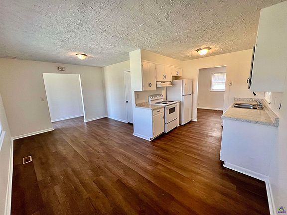 3rd image of 2209 Macy Ave