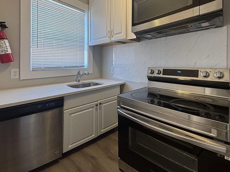 242 Margate Rd — Photo 9
